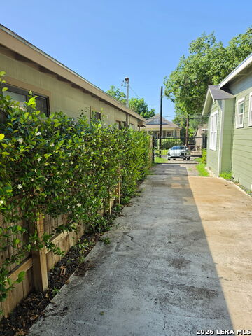 523 E Huisache Ave Property Photo 24