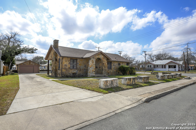 2106 Steves Ave Property Photo 1