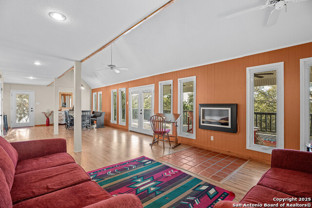1262 Paradise Dr Property Photo 4