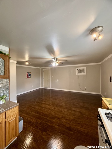 810 Haggin St. Property Photo 8