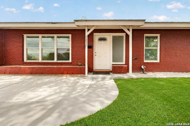1235 Oblate Dr Property Photo 5