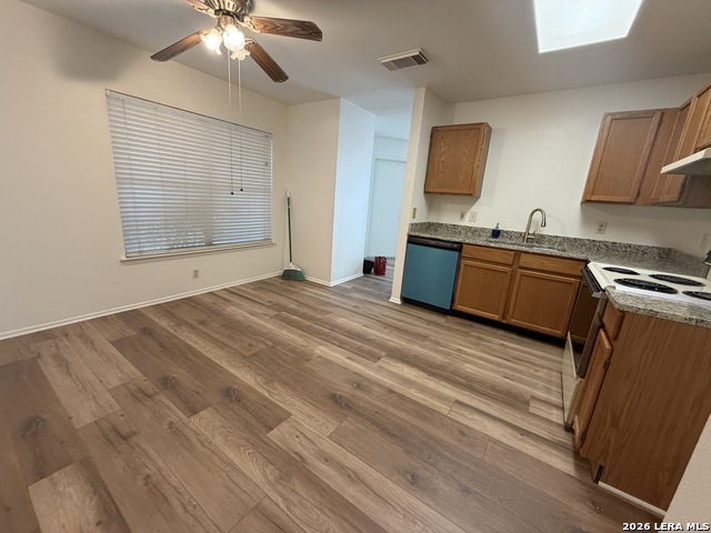 7643 Chatsworth Property Photo 4