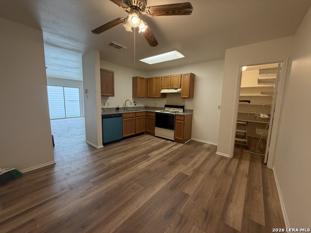 7643 Chatsworth Property Photo 5