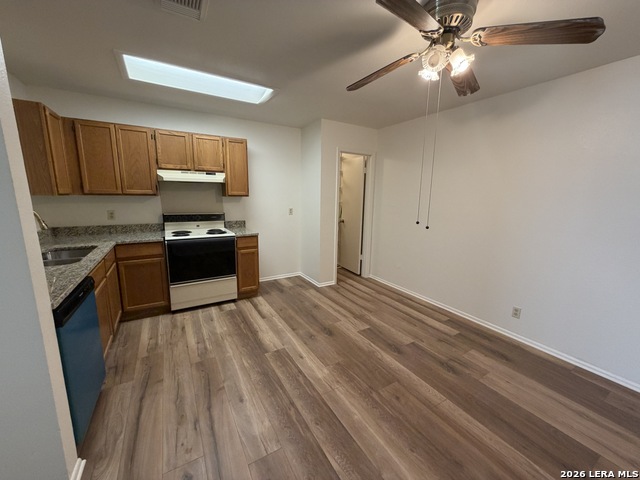 7643 Chatsworth Property Photo 6