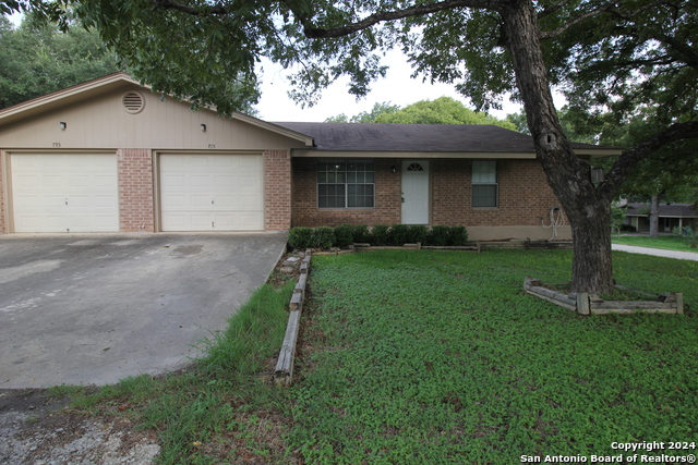795 Albert St Property Photo 3