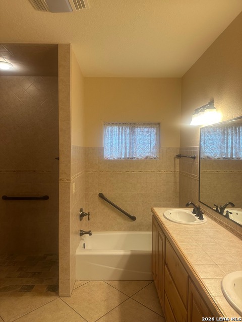 3 Summit View Property Photo 8