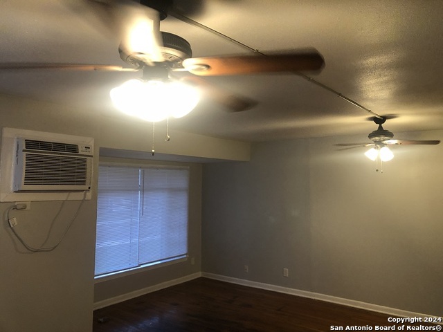215 Edna Ave Property Photo 3
