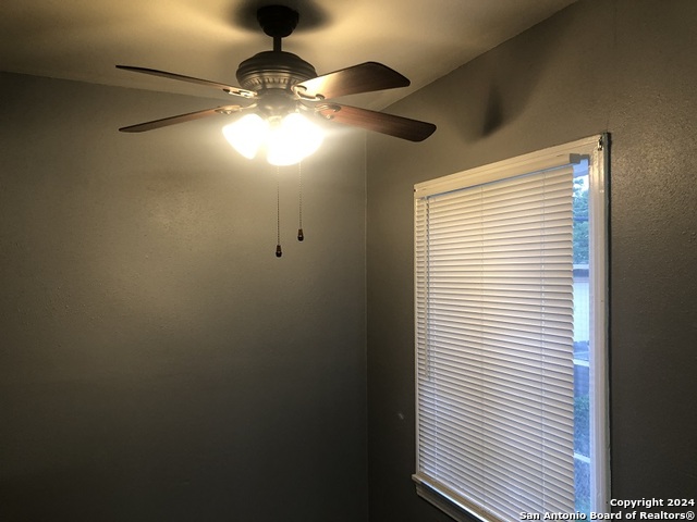215 Edna Ave Property Photo 6