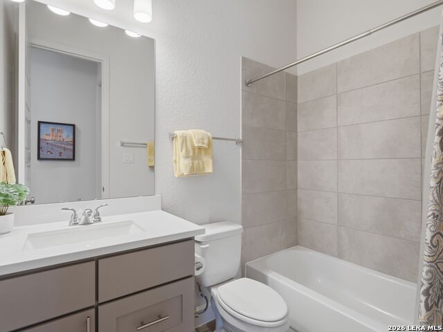 1833 Luna St Property Photo 27