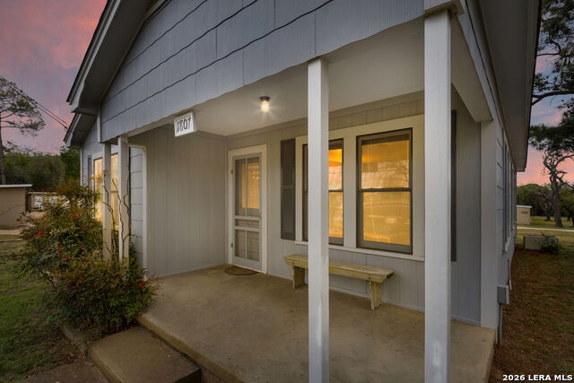 1807 N Llano St Property Photo 3