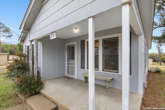 1807 N Llano St Property Photo 5