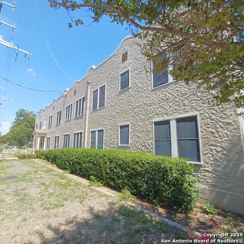 127 W Magnolia Ave Property Photo 2