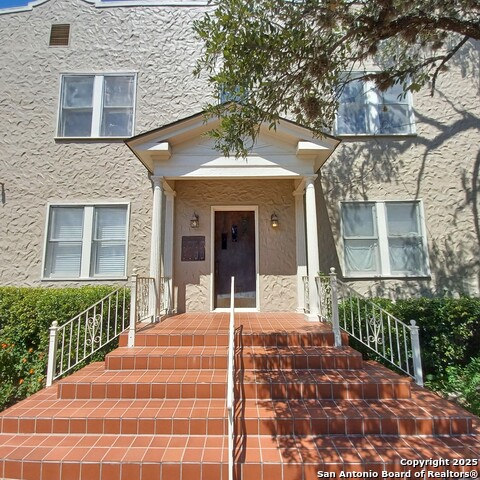 127 W Magnolia Ave Property Photo 4