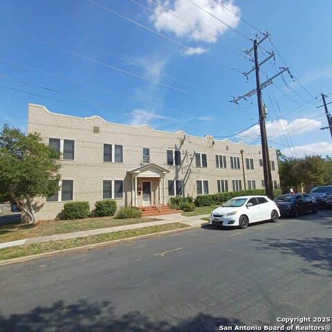 127 W Magnolia Ave Property Photo 7