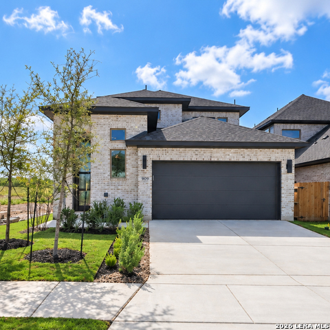 909 Woodland Lakes Property Photo 1