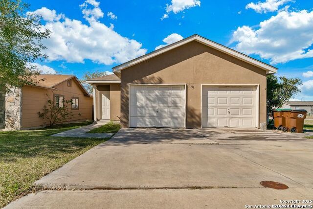 7379 Longing Trail Property Photo 3