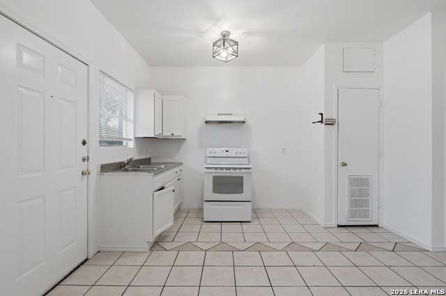 1706 W Craig Pl Property Photo 3