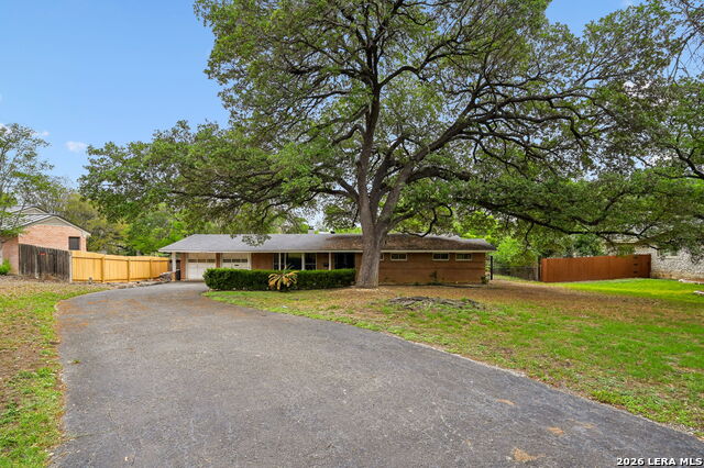 7906 Robin Rest Dr Property Photo 2