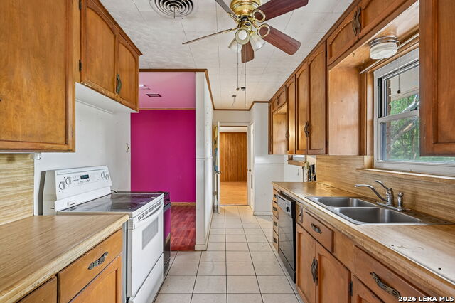 7906 Robin Rest Dr Property Photo 8