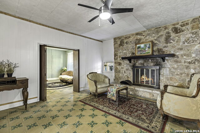 926 S Laredo Property Photo 1