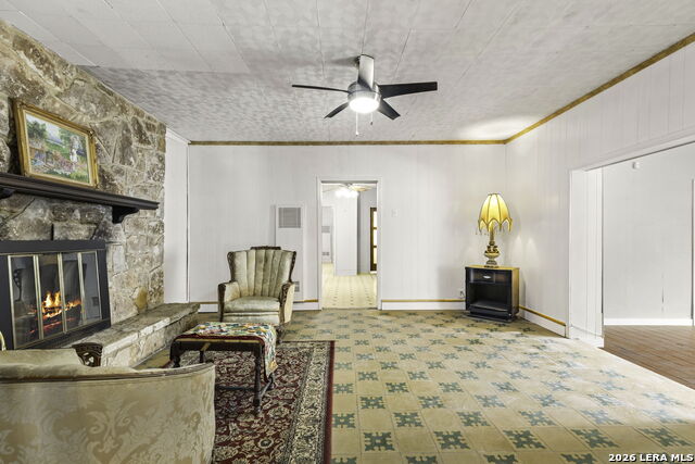 926 S Laredo Property Photo 3