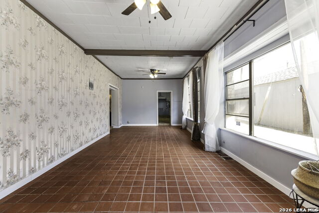 926 S Laredo Property Photo 4