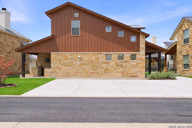 1694 Gruene Vineyard Crossing Property Photo 5