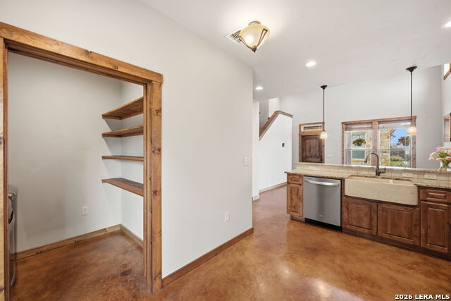 1694 Gruene Vineyard Crossing Property Photo 32