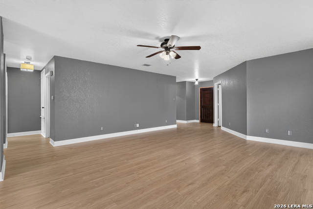 209 Gatewood Falls Property Photo 4