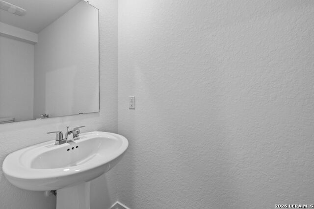 12907 Kathleen St Property Photo 6