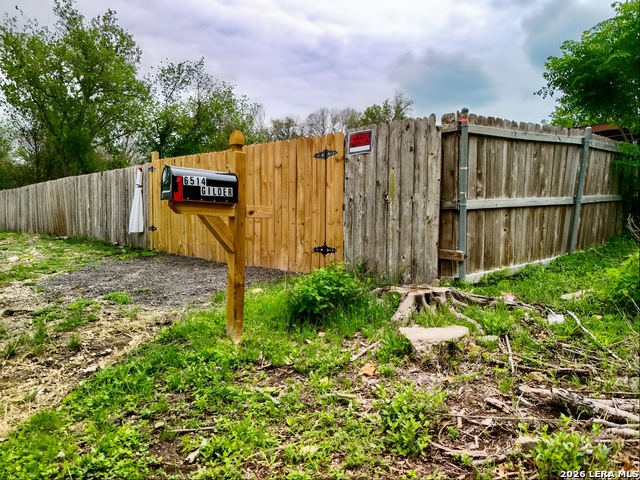 6514 Gilder Property Photo 4
