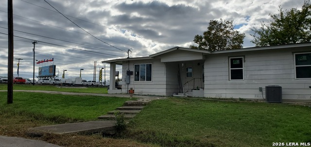 1806 Business 35 South Property Photo 11