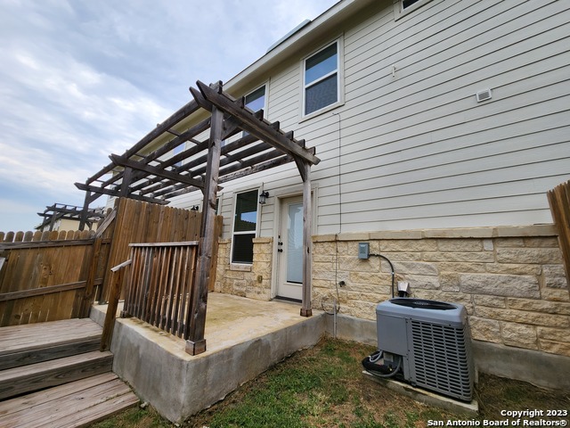 340 Untermaier St Property Photo 19