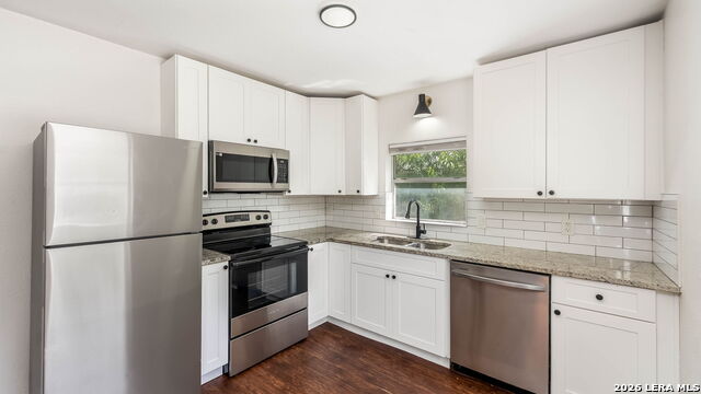 1824 Katy St Property Photo 3