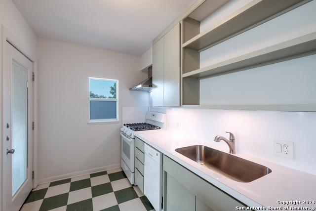442 E Huisache Ave Property Photo 10