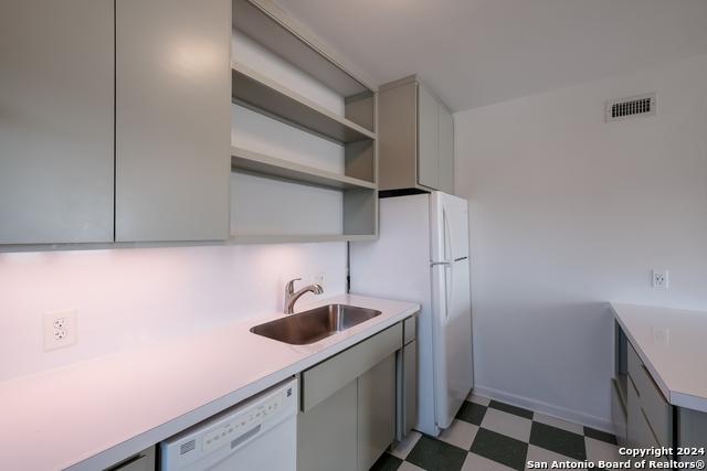 442 E Huisache Ave Property Photo 11