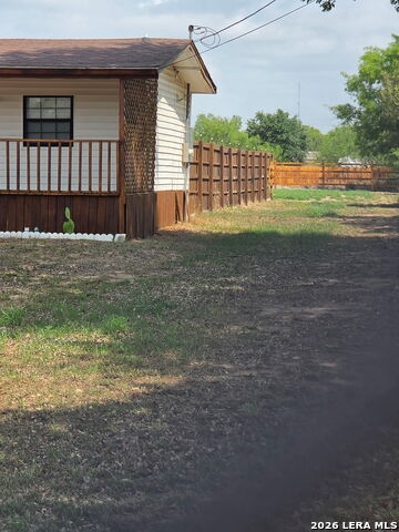 353 Duncan St Property Photo 6