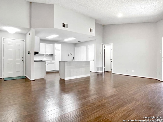 11520 Huebner Rd Property Photo 16