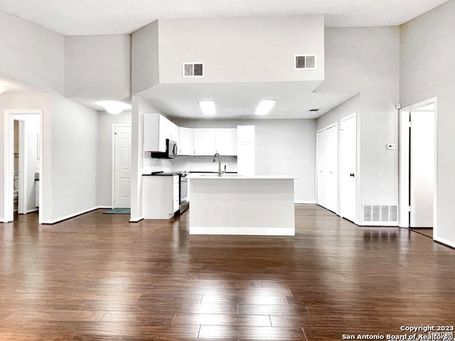 11520 Huebner Rd Property Photo 18
