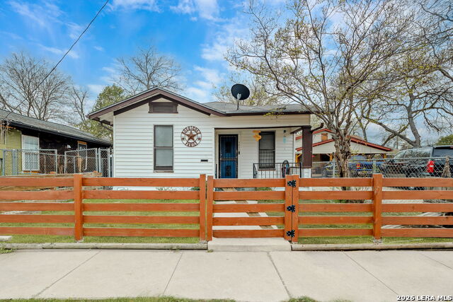 1650 W Laurel Property Photo 1