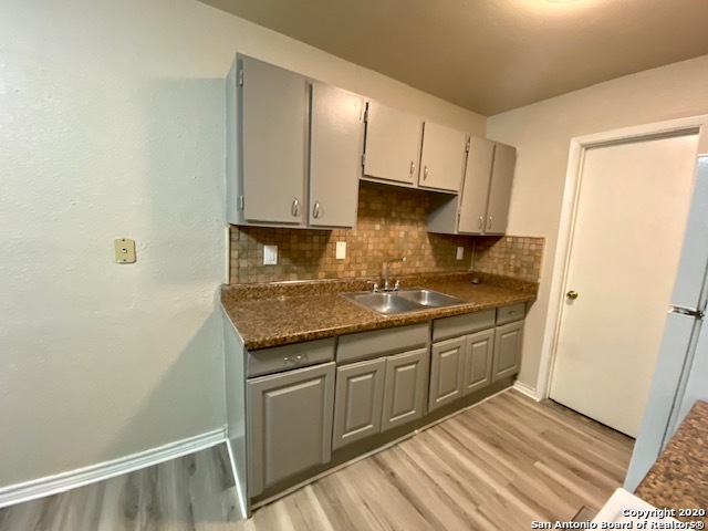 7135 Glen Terrace Property Photo 3