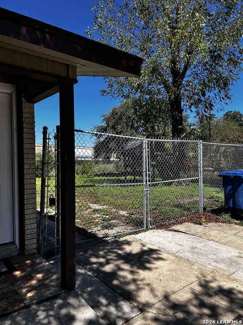 1815 Bronte St Property Photo 8