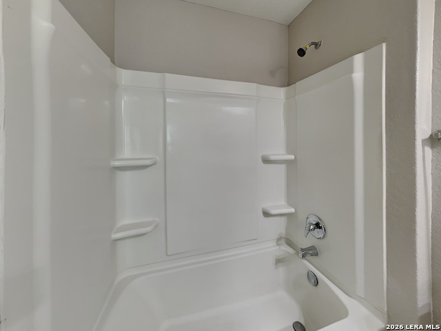 5118 Everett Property Photo 8