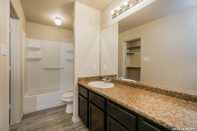 2722 Majestic Property Photo 10