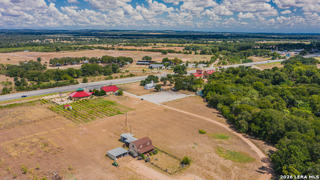 10207 E Us Highway 290 Property Photo 5