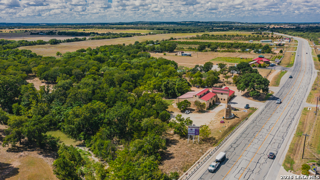 10207 E Us Highway 290 Property Photo 13