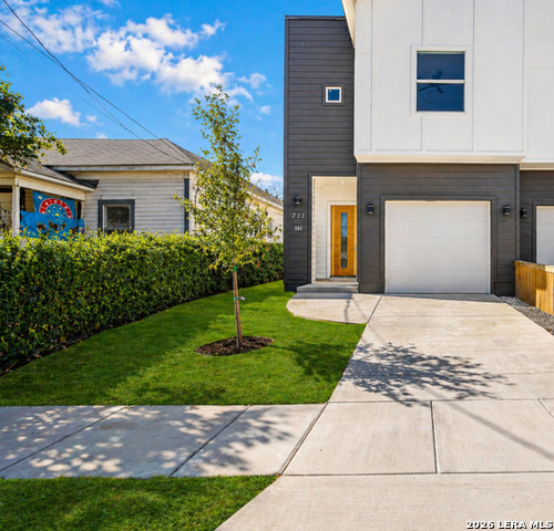 711 S Olive St Property Photo 1