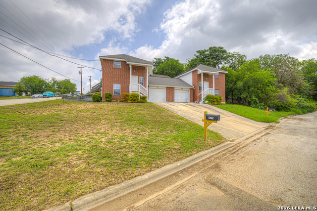 723 Woodcrest Property Photo 3