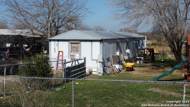 17189 Benton City Rd Property Photo 4
