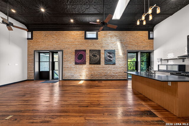 612 High Property Photo 36